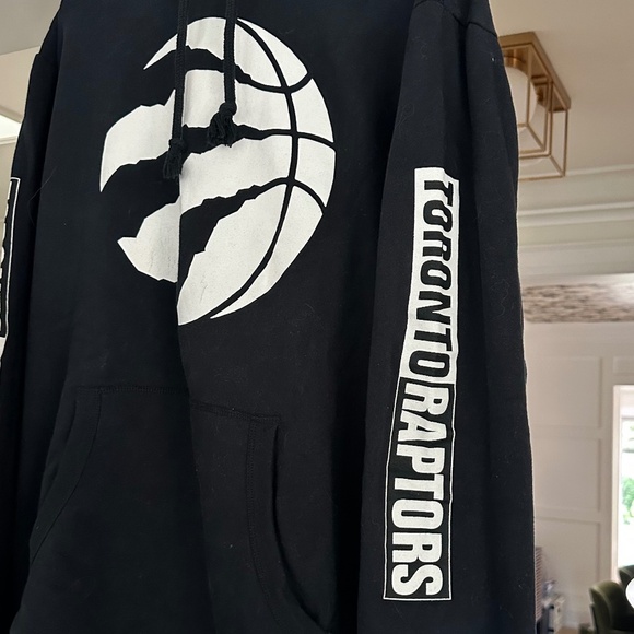 Men's - Mitchell & Ness Toronto Raptors Black & White Logo Sweatshirt - Size 2XL - Picture 5 of 15